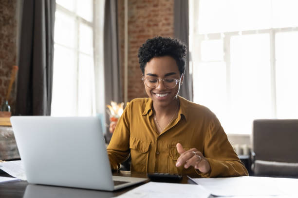 13 best online jobs for stay-at-home moms.